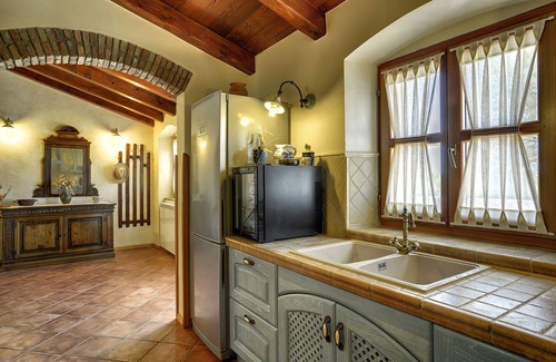 Valtura House | Inviting Valtura Holiday Home with Pool Access for Families