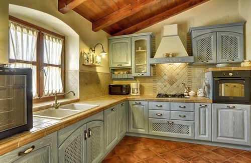 Valtura House | Inviting Valtura Holiday Home with Pool Access for Families