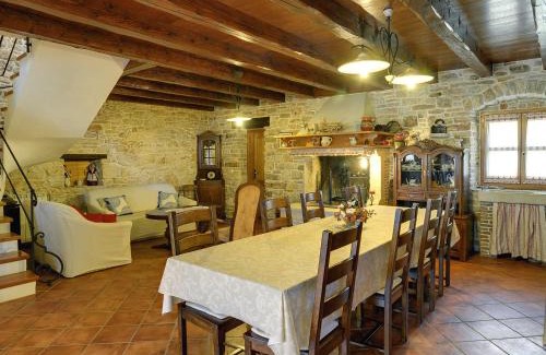 Valtura House | Rustic Holiday Home in Valtura with Inviting Swimming Pool