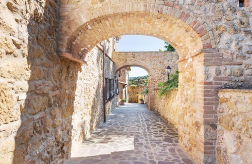 Volterra House | Relax at Belvilla by OYO Ulivo: Pool & Breakfast Included