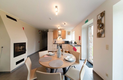 Walk House | Idyllic Holiday Home in Waimes by Lake Roberville - 9.8/10