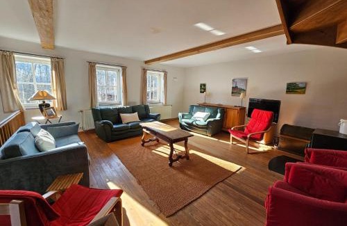 Pepinster House | Inviting Holiday Home in Wallonie with Terrace & Pet-Friendly