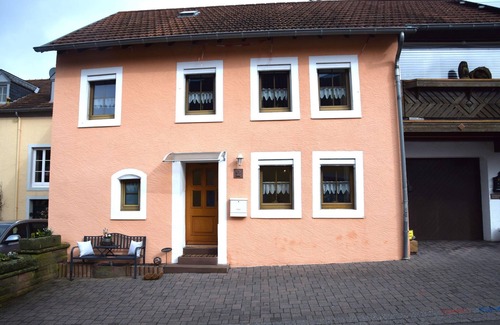 Wilsecker House | Private Terrace Retreat in Wilsecker - Guest Rated 10/10