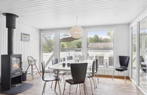Grønhøj House | Cozy Holiday Home Ingebore - Steps from NW Jutland Beach