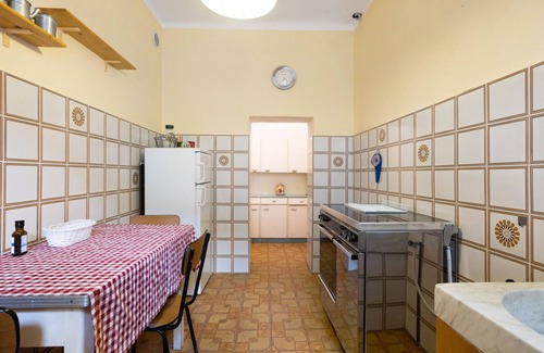 Castelnuovo Magra House | Top-Rated Casa Di Luciana: Balcony, Wi-Fi & Spa Amenities