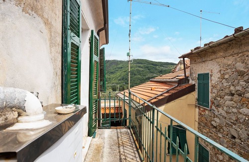Castelnuovo Magra House | Top-Rated Casa Di Luciana: Balcony, Wi-Fi & Spa Amenities