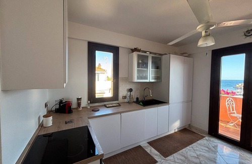Isola delle Femmine House | Holiday Home 'Sumarè' with Sea View, Wi-Fi and Air Conditioning