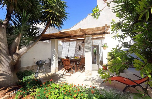 Presicce House | Cozy Holiday Home 'Corte Antica 4' with Wi-Fi & Spa