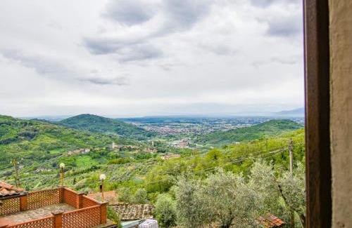 Pistoia House | Cozy Holiday Home Casa della Fontana for Families & Pets