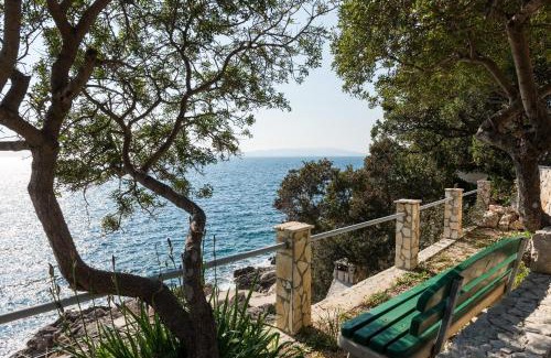 Orebic House | Oceanfront Holiday Home Jasminka - Guest Rated 10/10