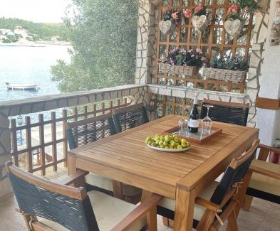 Pokrivenik Villa | Beautiful Holiday Home Jelena with Private Beach & Ocean View