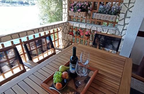 Pokrivenik Villa | Beautiful Holiday Home Jelena with Private Beach & Ocean View