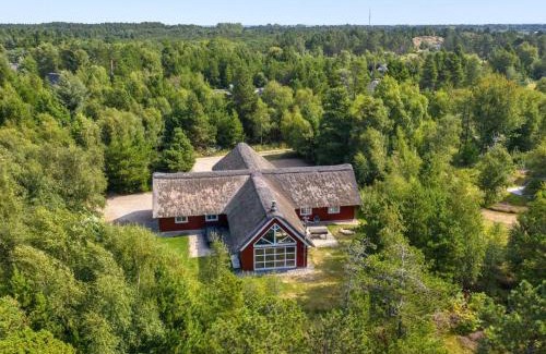 Sønderstrand House | Explore Holiday Home Jenna - Steps from the Sea, Pet Friendly