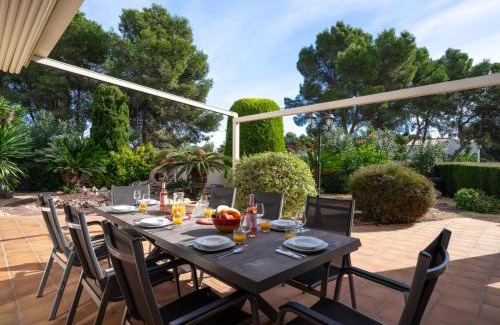 Moravit House | Inviting Holiday Home Johlim: Family-Friendly with Pool