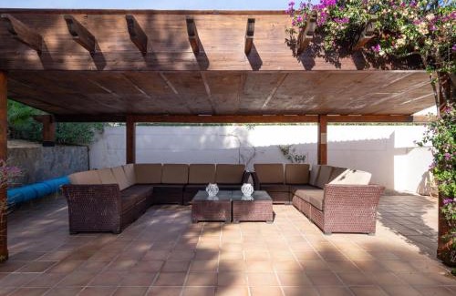 Moravit House | Inviting Holiday Home Johlim: Family-Friendly with Pool