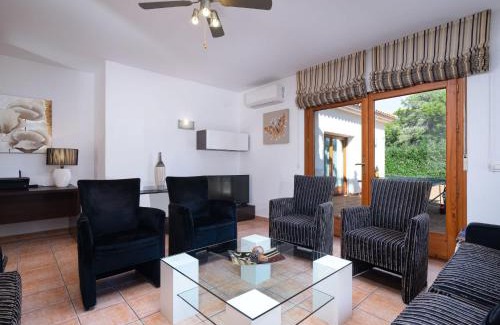 Moravit House | Inviting Holiday Home Johlim: Family-Friendly with Pool