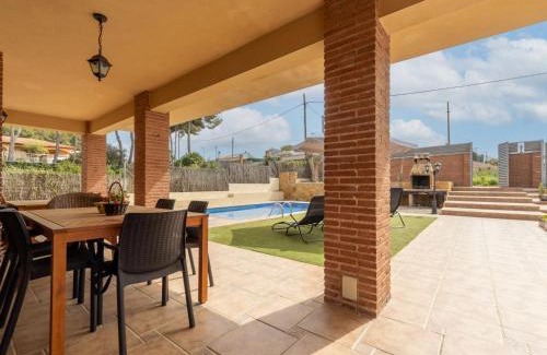 Vespella de Gaia House | Cozy Holiday Home Jose Ramon with Pool & Pet Friendly
