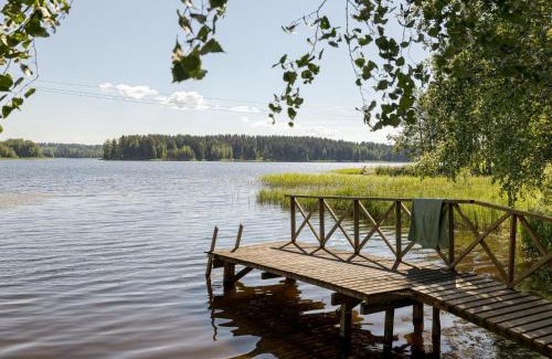 Asikkala House | Inviting Holiday Home Joutsenlahti with Hot Tub & Kitchen