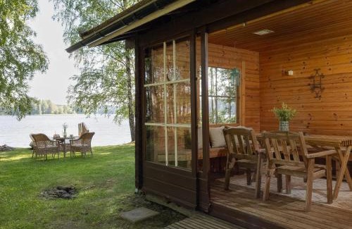 Asikkala House | Inviting Holiday Home Joutsenlahti with Hot Tub & Kitchen