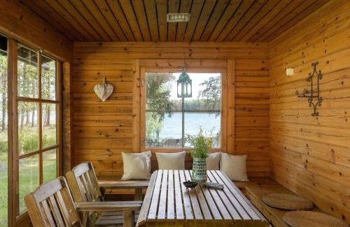 Asikkala House | Inviting Holiday Home Joutsenlahti with Hot Tub & Kitchen