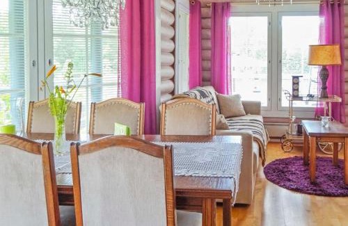 Nurmes House | Top Rated Käpälysmökki: Family & Pet Friendly Getaway
