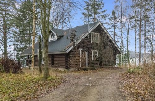 Hameenlinna House | Relaxing Holiday Home Kärkimökki with Hot Tub & Kitchen