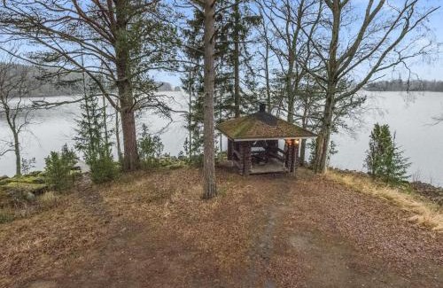 Hameenlinna House | Relaxing Holiday Home Kärkimökki with Hot Tub & Kitchen