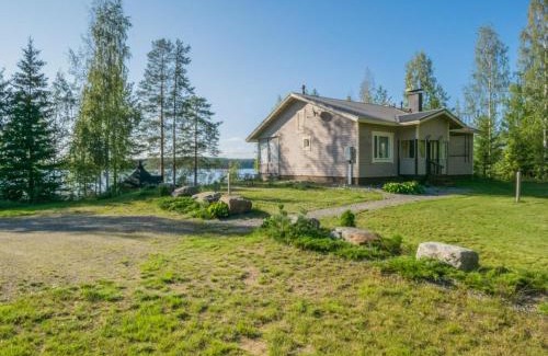Tuusniemi House | Elegant Holiday Home Kärkiniemi with Hot Tub Access