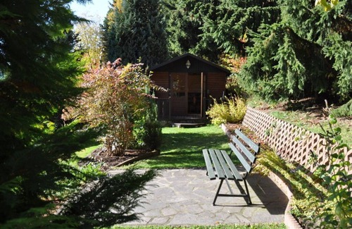 Manebach Apartment | Cozy Holiday Home Kahl with Kitchen & Breakfast Options