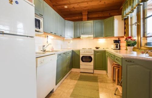 Keuruu House | Charming Holiday Home Kallionnenä with Hot Tub & 10/10 Rating