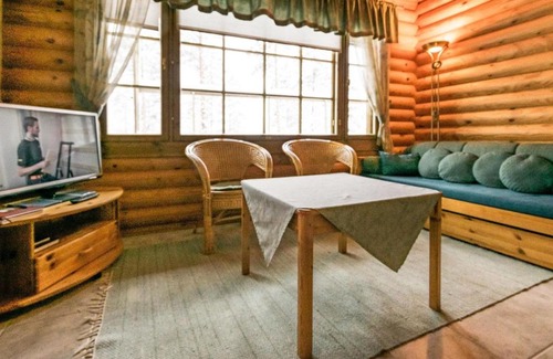 Keuruu House | Charming Holiday Home Kallionnenä with Hot Tub & 10/10 Rating