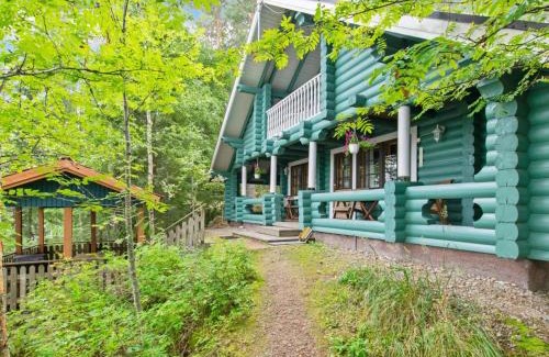 Saarijarvi House | Cozy Holiday Home Kalliorinne with Hot Tub & Pet-Friendly