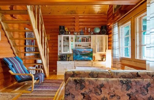 Saarijarvi House | Cozy Holiday Home Kalliorinne with Hot Tub & Pet-Friendly