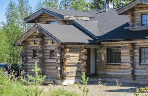 Luosto House | Pet-Friendly Holiday Home Kantapää d2 with Hot Tub