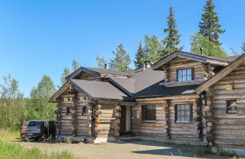 Luosto House | Pet-Friendly Holiday Home Kantapää d2 with Hot Tub