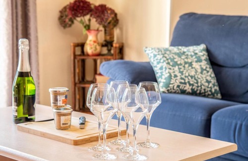 La Trinite-sur-Mer House | Pet and Child Friendly Getaway at Holiday Home Kerdual