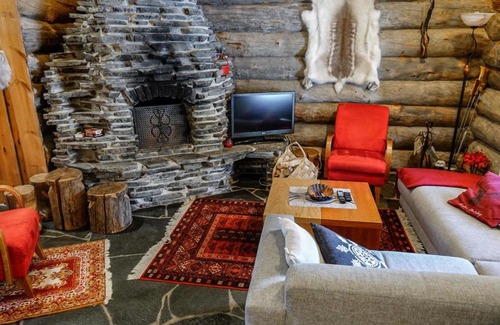 Lampivaara House | Cozy Holiday Home Kelo-ville with Hot Tub and Pet-Friendly Stay