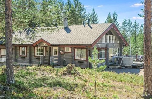 Lampivaara House | Cozy Holiday Home Kerkkälä with Hot Tub & Pet Friendly