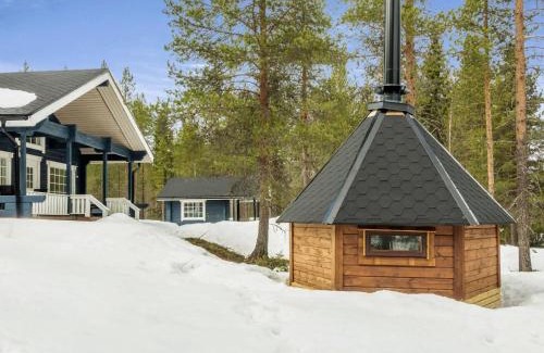 Salla House | Inviting Holiday Home Keselmäkangas with Hot Tub & Family-Friendly