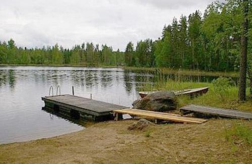 Aatola House | Pet-Friendly Holiday Home Kettupirtti with Hot Tub