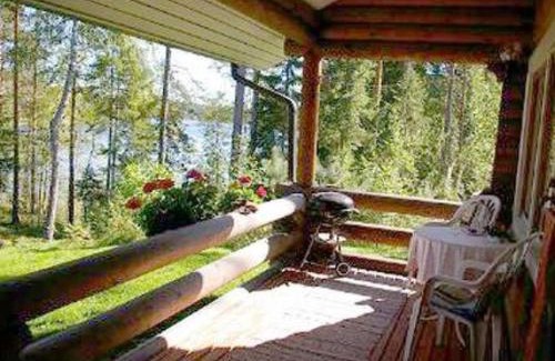 Aatola House | Pet-Friendly Holiday Home Kettupirtti with Hot Tub