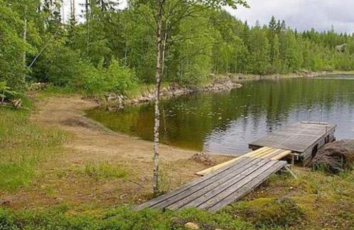 Aatola House | Pet-Friendly Holiday Home Kettupirtti with Hot Tub