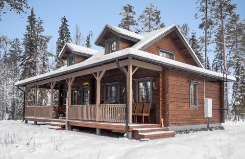 Kuusamo House | Pet-Friendly Holiday Home Kiehtäjän virta with Hot Tub
