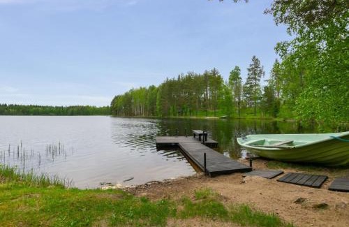 Rautalampi House | Relaxing Holiday Home Kiikkukallio with Hot Tub and Kitchen