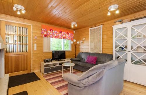 Rautalampi House | Relaxing Holiday Home Kiikkukallio with Hot Tub and Kitchen