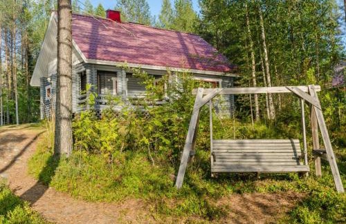 Koli National Park House | Pet-Friendly Holiday Home Kissankello with Hot Tub & Kitchen