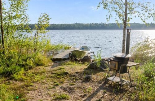 Koli National Park House | Pet-Friendly Holiday Home Kissankello with Hot Tub & Kitchen