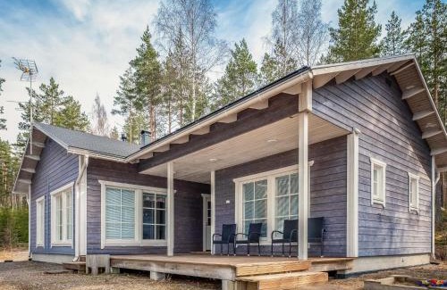 Mantyharju House | Relax at Holiday Home Koholahti with Hot Tub & Kitchen