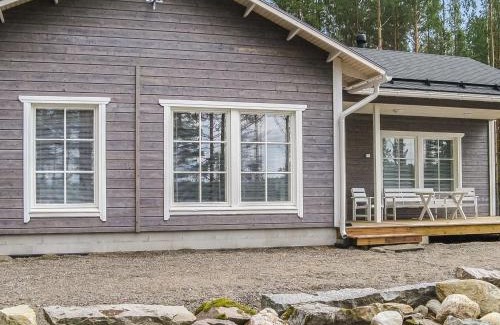 Mantyharju House | Relax at Holiday Home Koholahti with Hot Tub & Kitchen