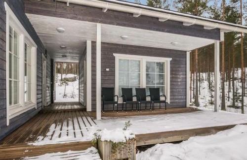 Mantyharju House | Relax at Holiday Home Koholahti with Hot Tub & Kitchen